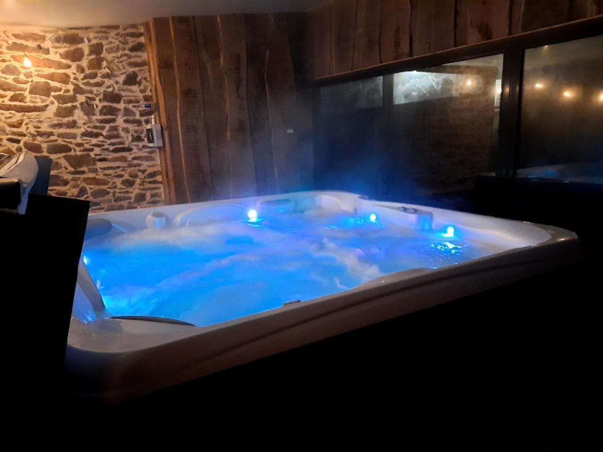 A La Memoire De Merlin & Spa Saint-Malon-sur-Mel 외부 사진
