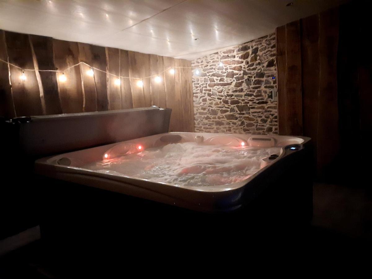 A La Memoire De Merlin & Spa Saint-Malon-sur-Mel 외부 사진