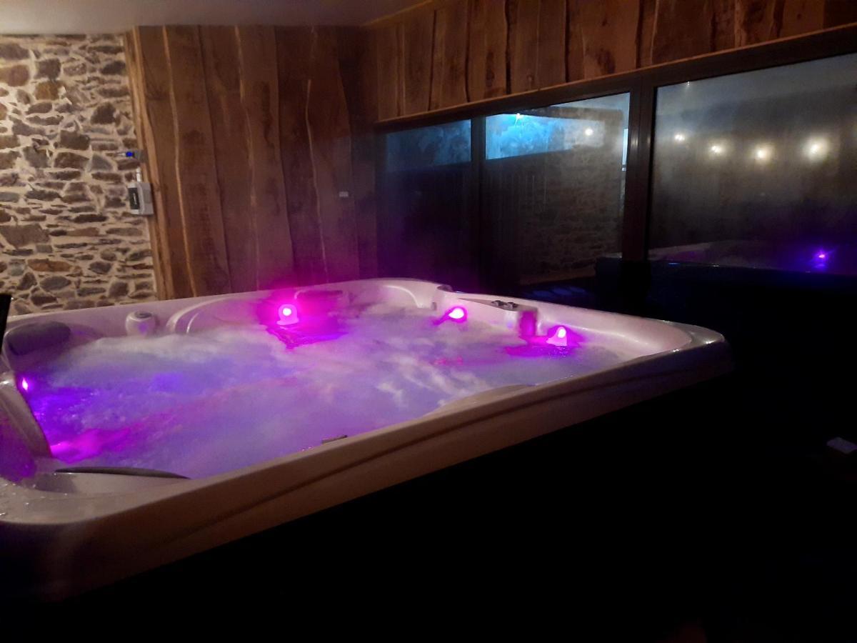 A La Memoire De Merlin & Spa Saint-Malon-sur-Mel 외부 사진